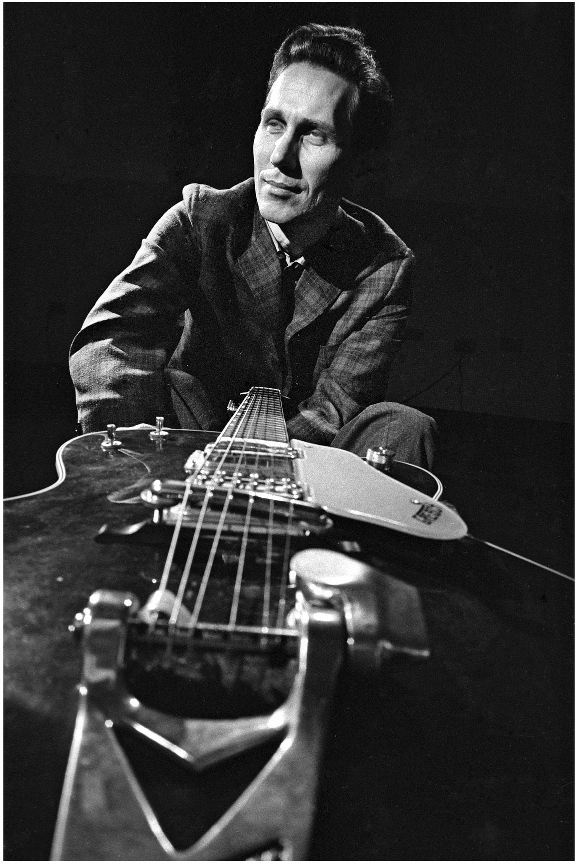 UNSPECIFIED - JANUARY 01:  Photo of Chet Atkins  (Photo by Michael Ochs Archives/Getty Images)