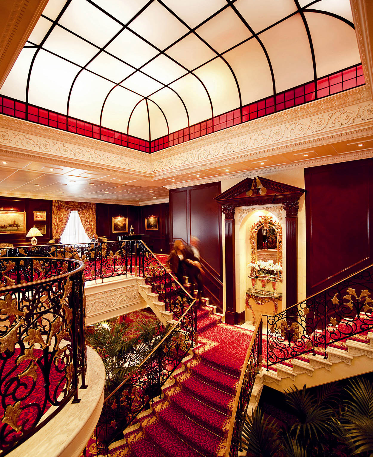 D_MS_COLUMBUS_2_lobby_08_BerlitzCruiseGuide_EC