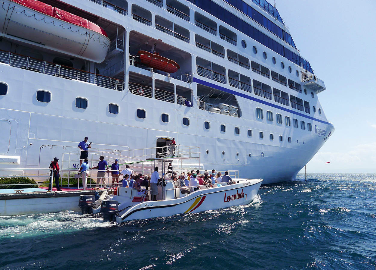 Tender_Regatta_Leventado_BerlitzCruiseGuide_EC
