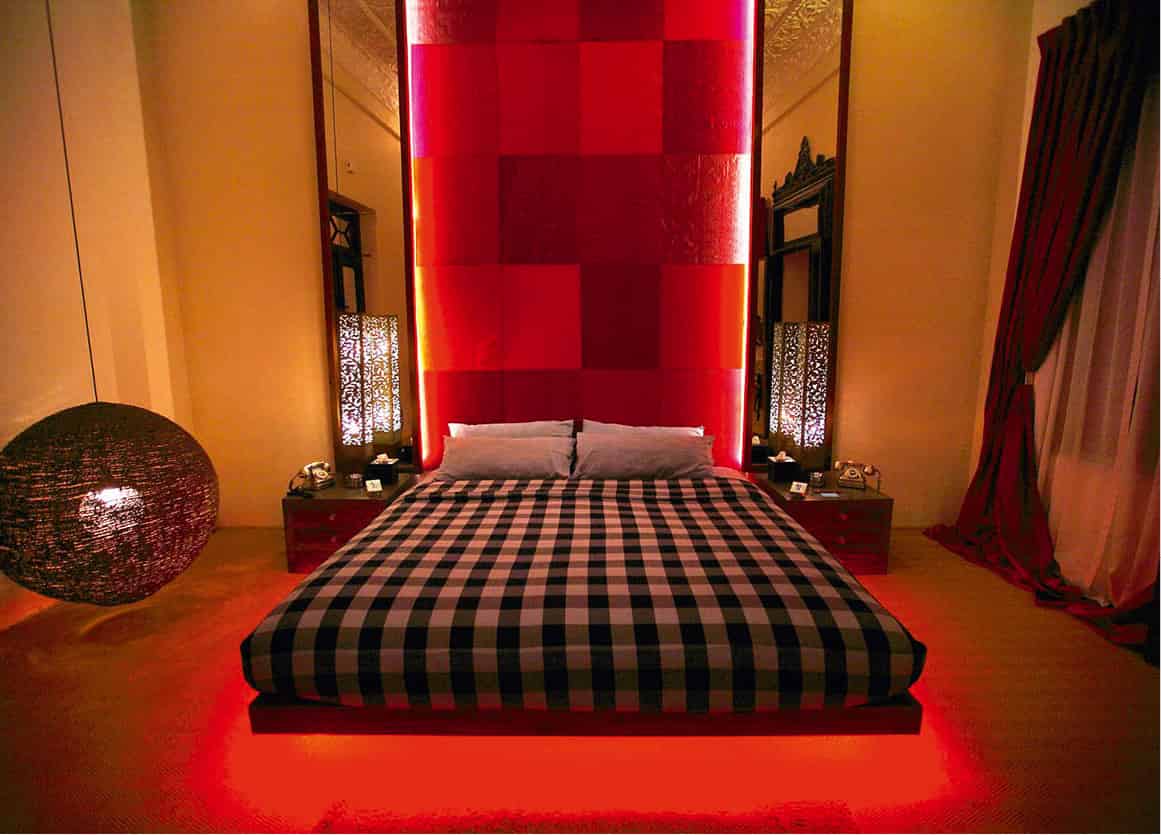bed_with_ball_front_view_SriLanka_EC
